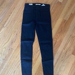 Black Levi’s high rise super skinny jeans